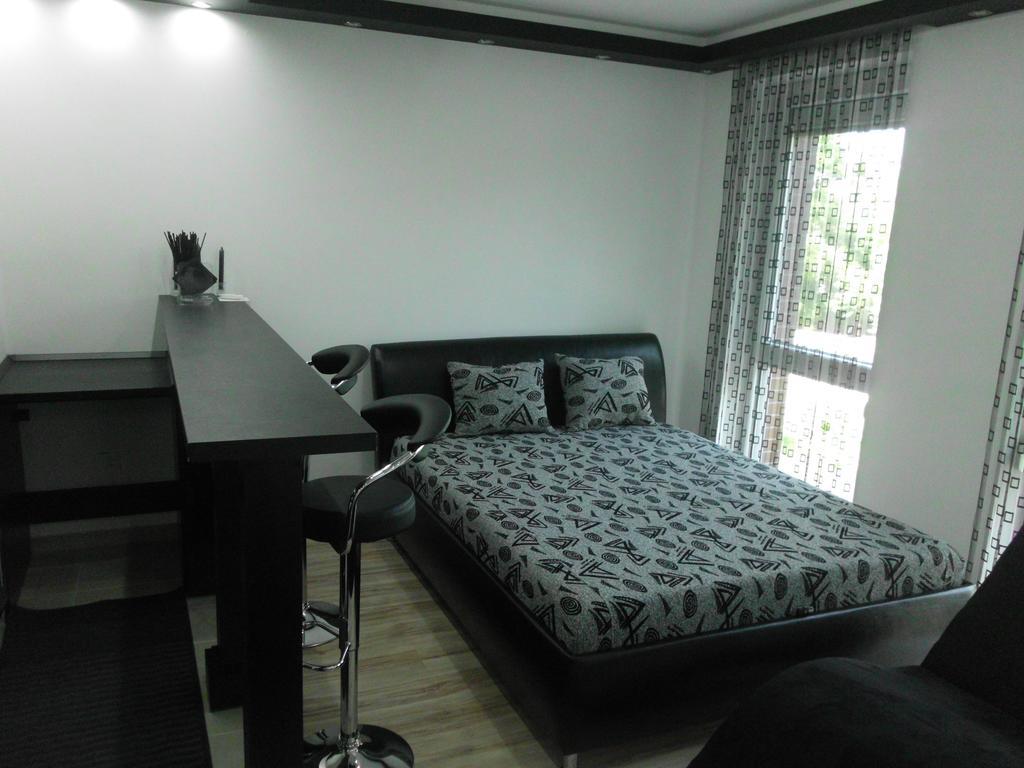 Feszek Apartman เดเบรตเซน ห้อง รูปภาพ